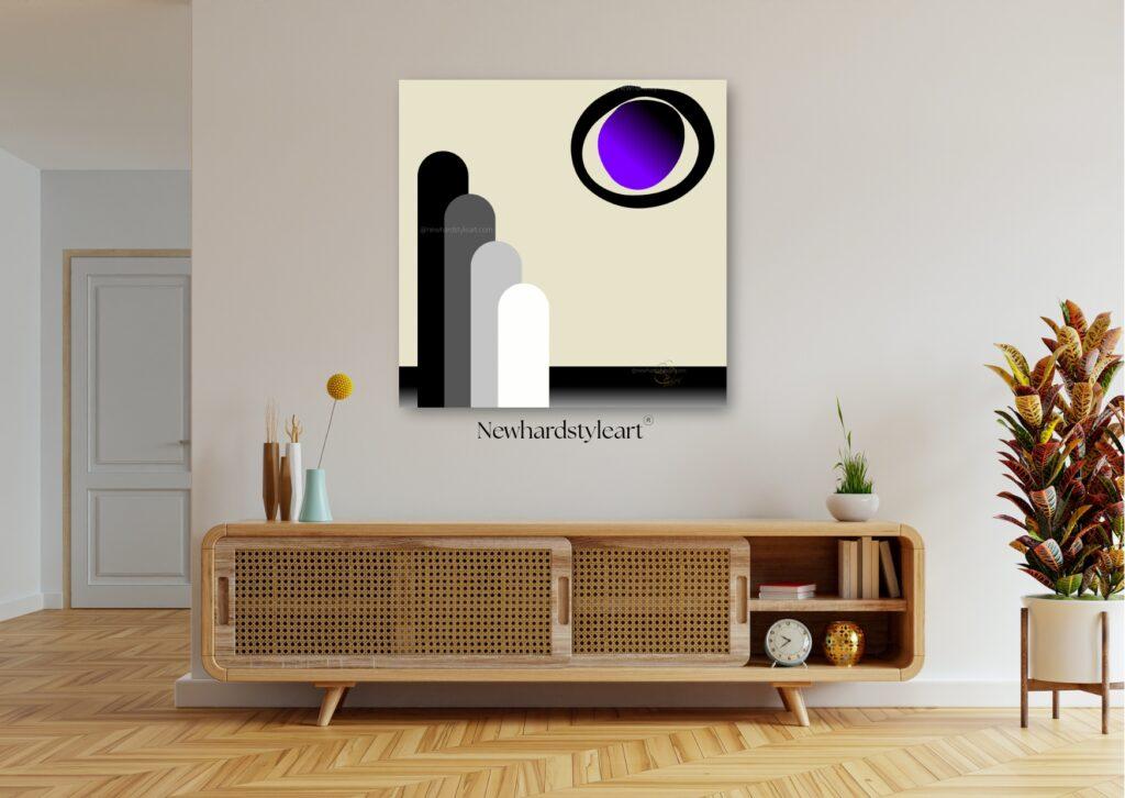 Das digitale Kunstwerk „Purple Sun“ von Newhardstyleart zeigt vier nebeneinander stehende, hochrechteckige Formen mit abgerundeten oberen Enden. Sie sind in den Farben Schwarz, Dunkelgrau, Hellgrau und Weiß gestaltet und stehen links unten im Bild. Rechts oben befindet sich ein großer schwarzer Ring, in dessen Mitte ein Kreis mit violettem Farbverlauf leuchtet. Der Hintergrund ist beige, unten verläuft ein schwarzer Balken.